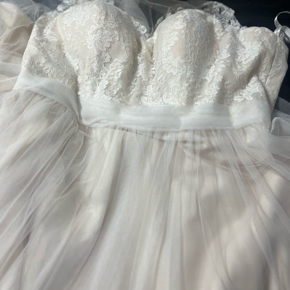 Size 22 wedding dress new with tags - Picture 4 of 7